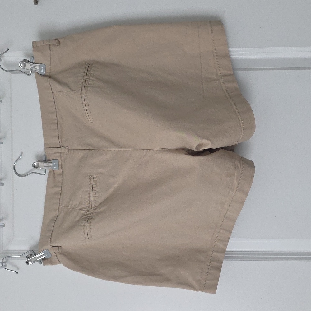Old Navy Womens Khaki Shorts Size 16 - Picture 2 of 5